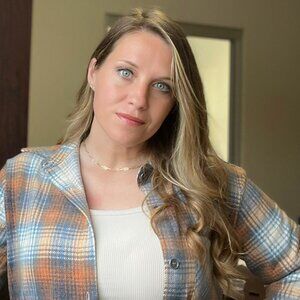 Meet your Posher, Elisia